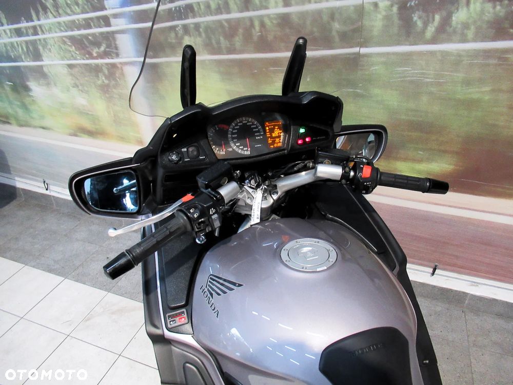 Honda ST - 8