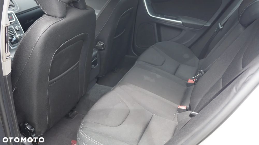 Volvo S60 T3 Momentum - 8