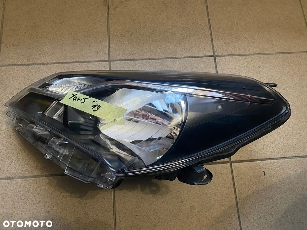 LAMPA LEWA PRZÓD TOYOTA YARIS III LIFT 2019 - 1