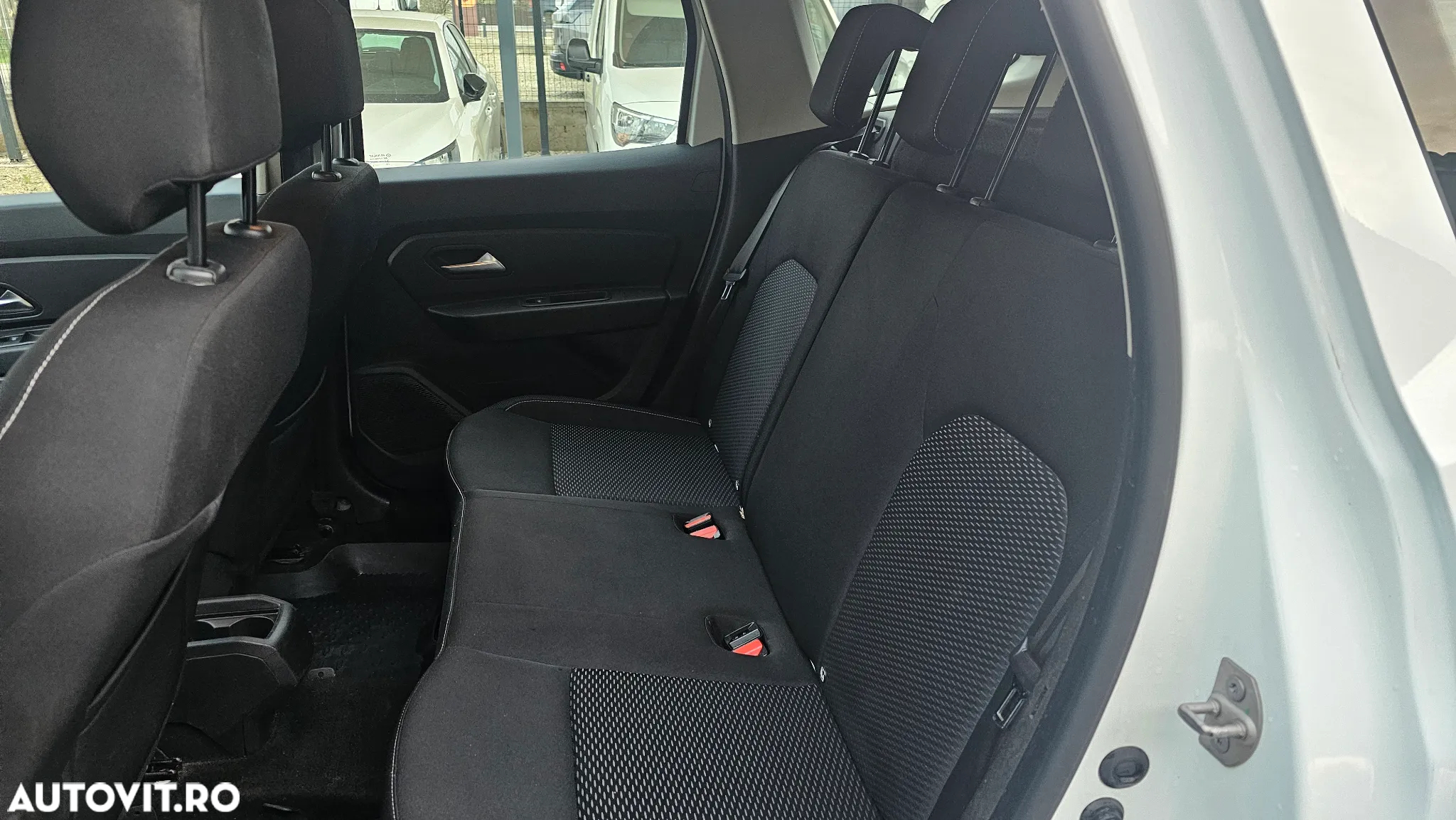 Dacia Duster 1.6 4x4 Laureate - 8