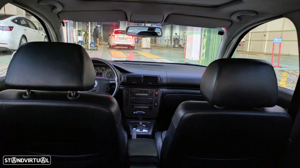 VW Passat Variant 1.9 TDi Highline Tip - 16