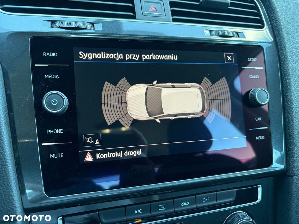 Volkswagen Golf - 28