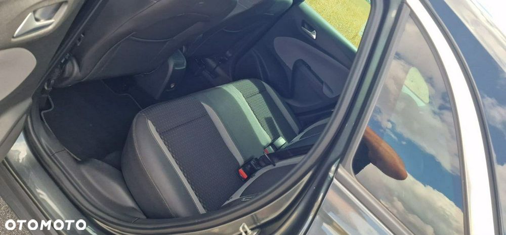 Opel Crossland X - 13