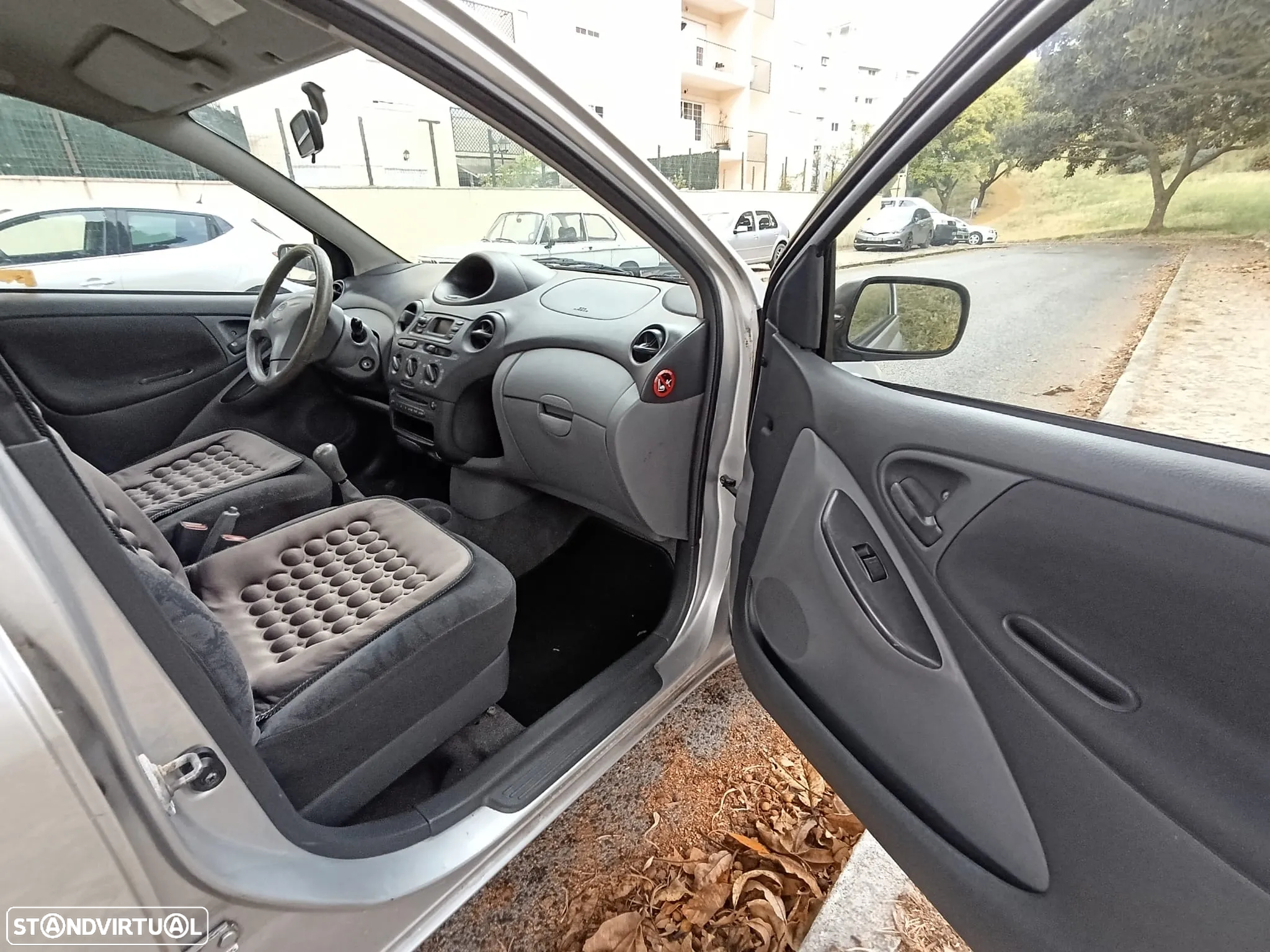 Toyota Yaris 1.0 Sol - 17