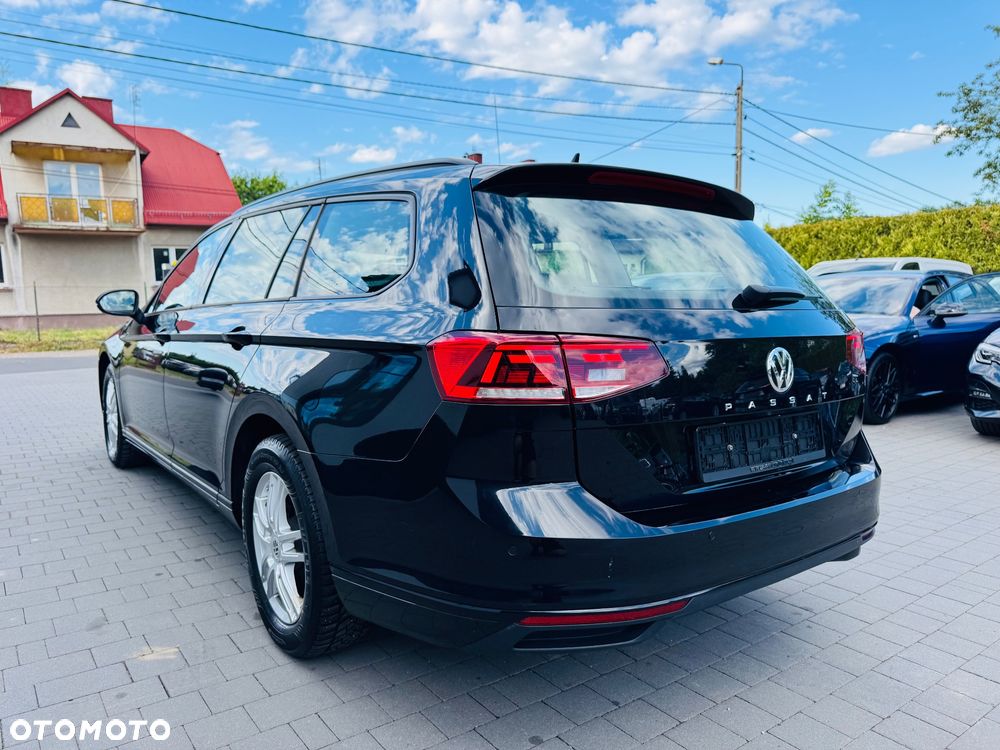 Volkswagen Passat 1.6 TDI SCR DSG Conceptline - 10