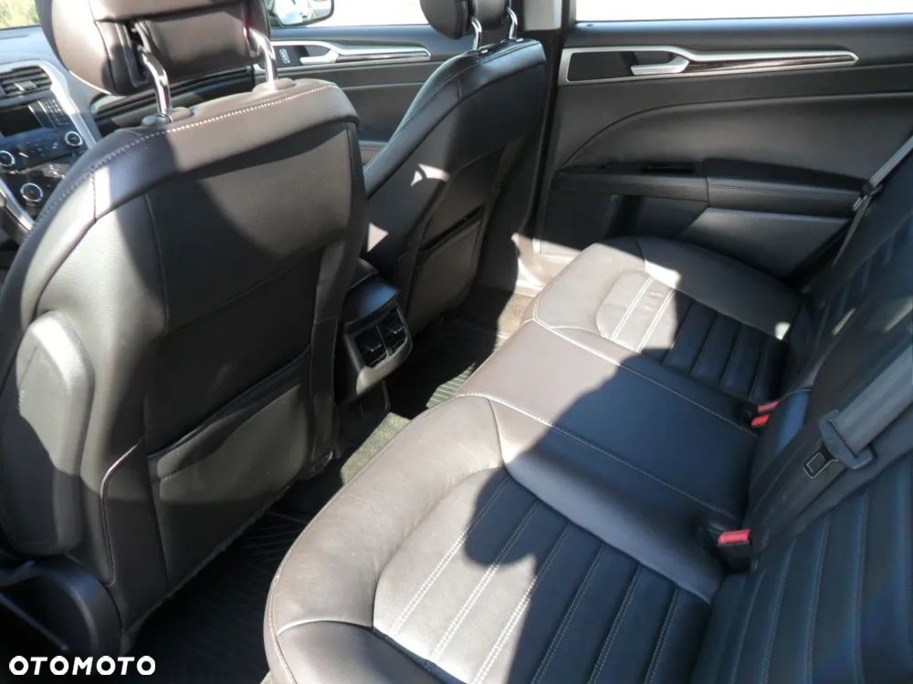 Ford Mondeo 2.0 EcoBoost Titanium - 25