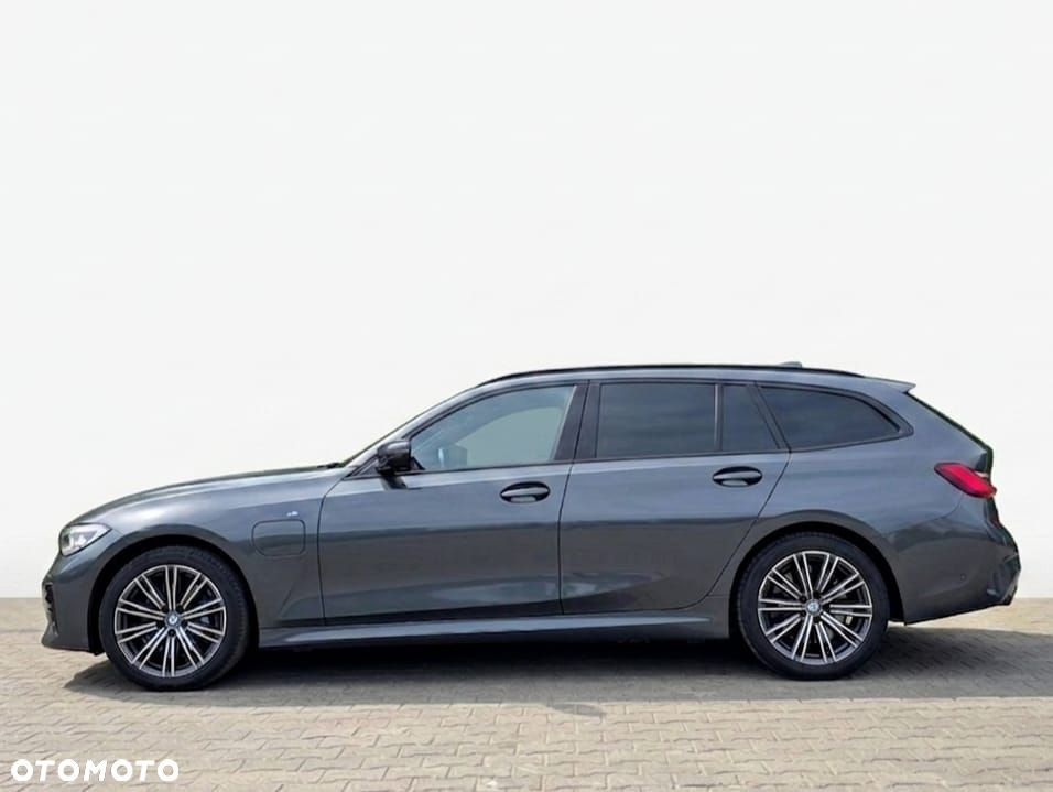 BMW Seria 3 330e xDrive M Sport sport - 9