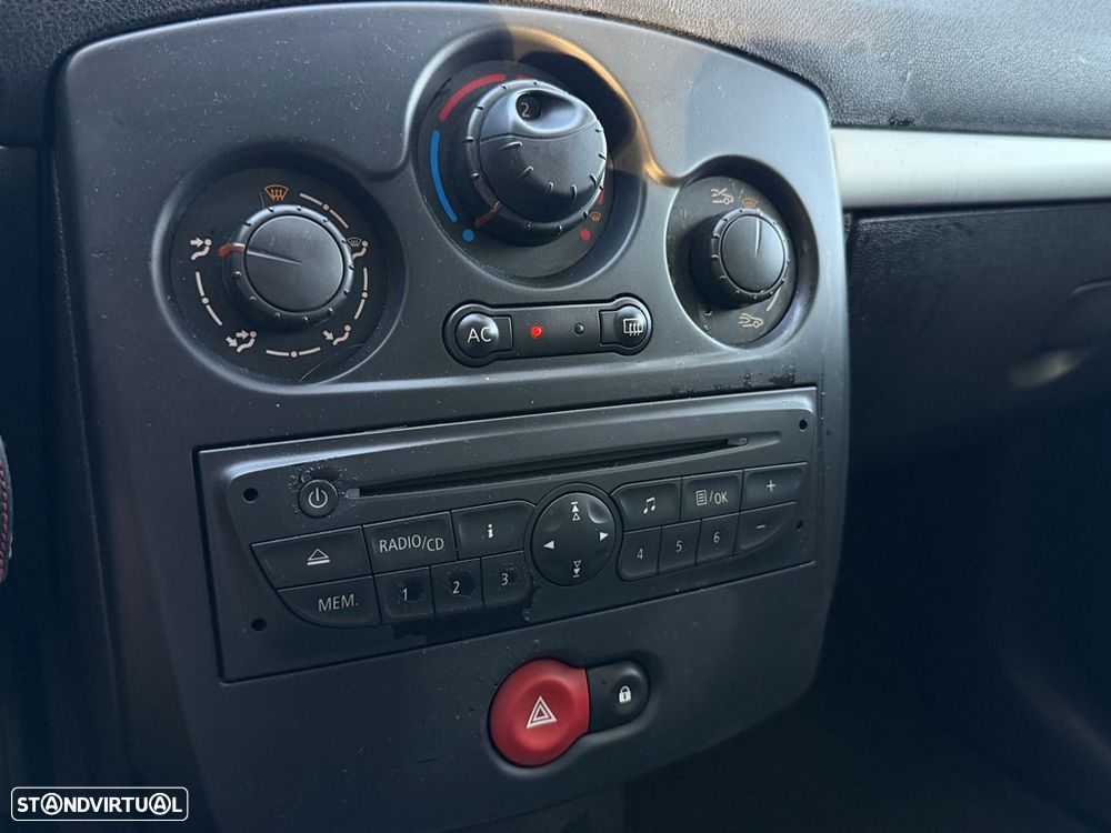 Renault Clio 1.5 dCi Dynamique S - 12