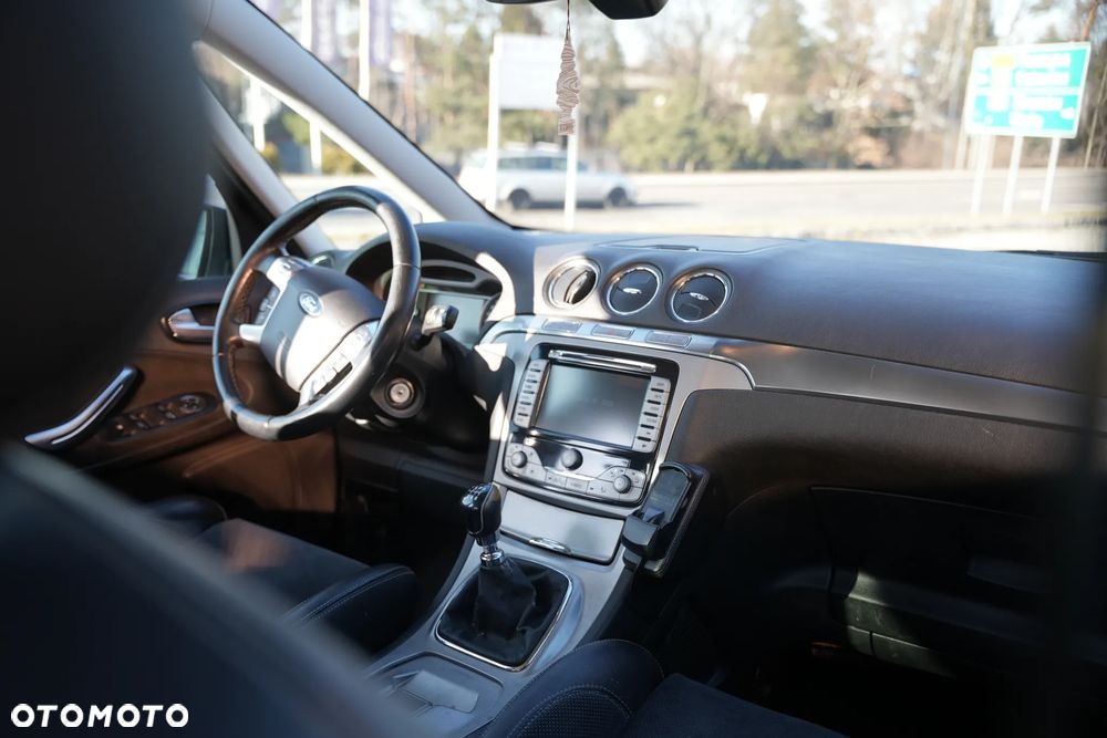 Ford Galaxy 2.0 TDCi Ghia - 12