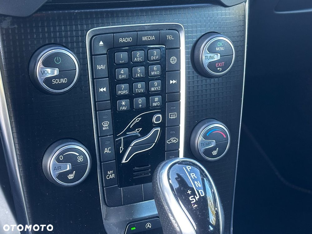 Volvo V40 D4 Geartronic RDesign - 13