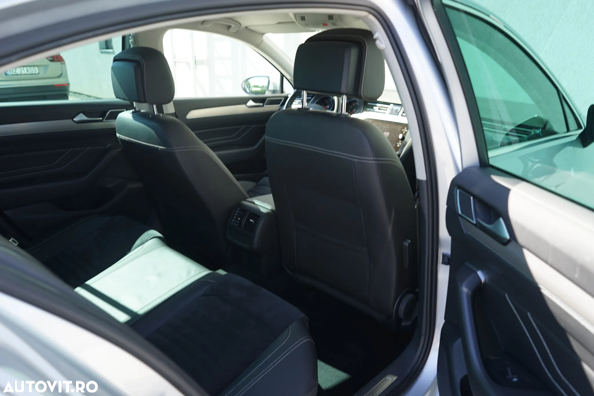 Volkswagen Passat Variant 2.0 TDI DSG Highline - 29