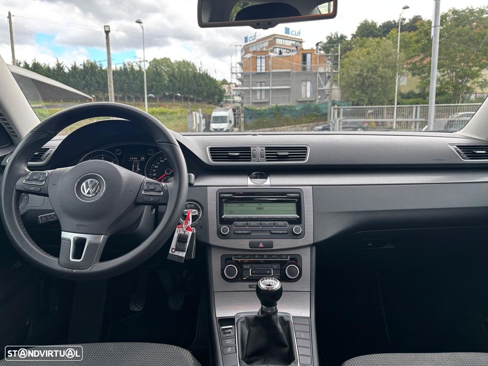 VW Passat 1.6 TDI DPF BlueMotion - 10