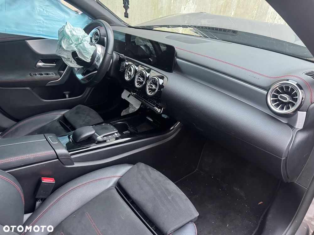 Mercedes-Benz CLA 180 d 7G-DCT AMG Line - 8