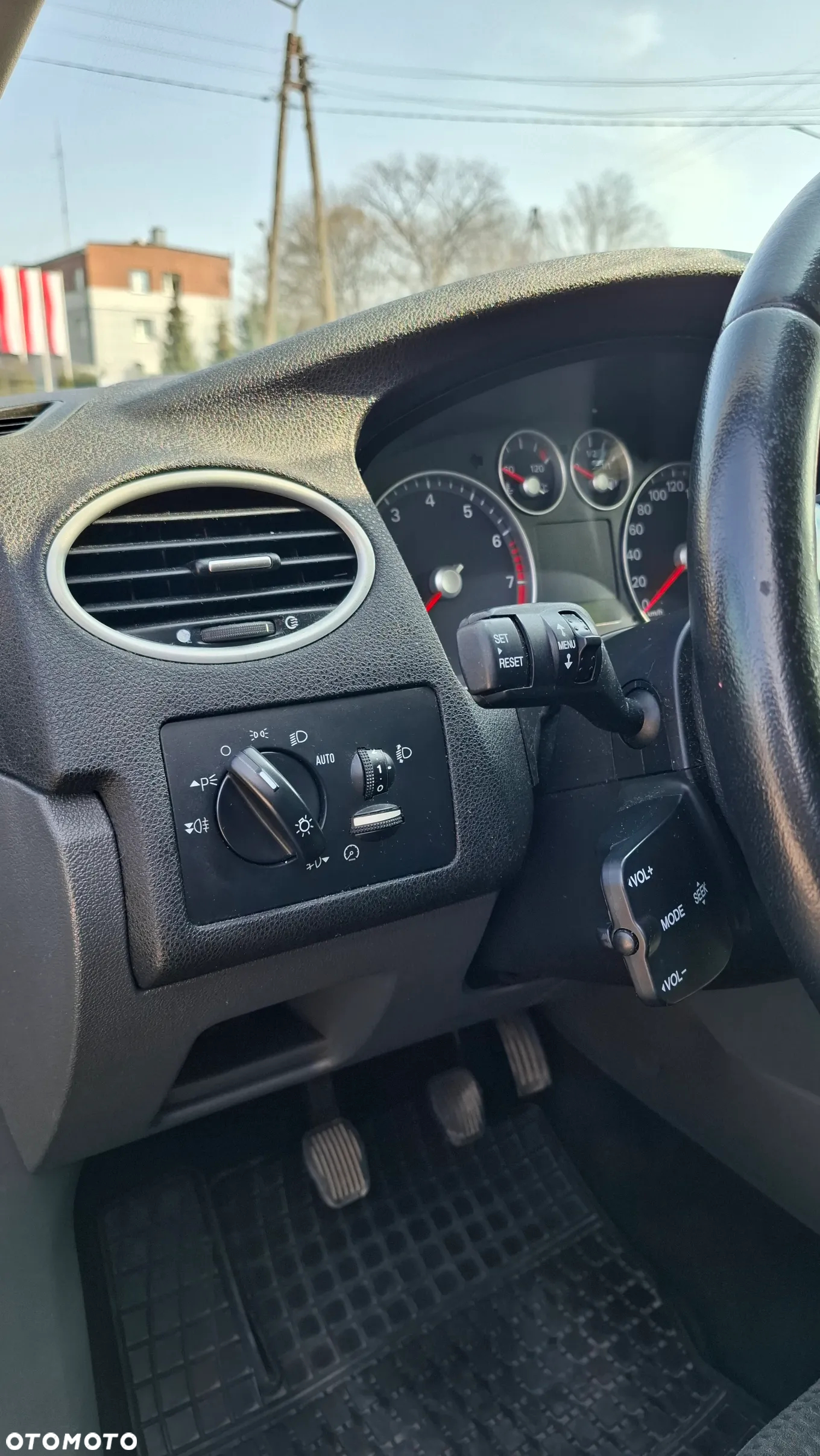 Ford Focus 1.6 Ti-VCT Ghia - 11