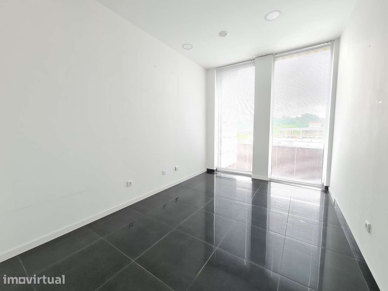 Loja p/ comércio c/ cave 100m2 em Dume - Braga - Grande imagem: 5/15