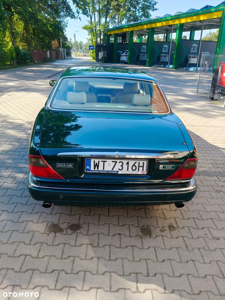 Jaguar XJ - 12