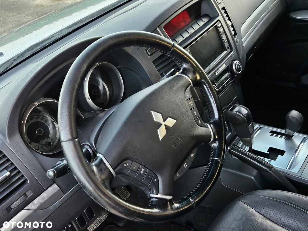 Mitsubishi Pajero 3.2 DI-D Automatik Intense - 11