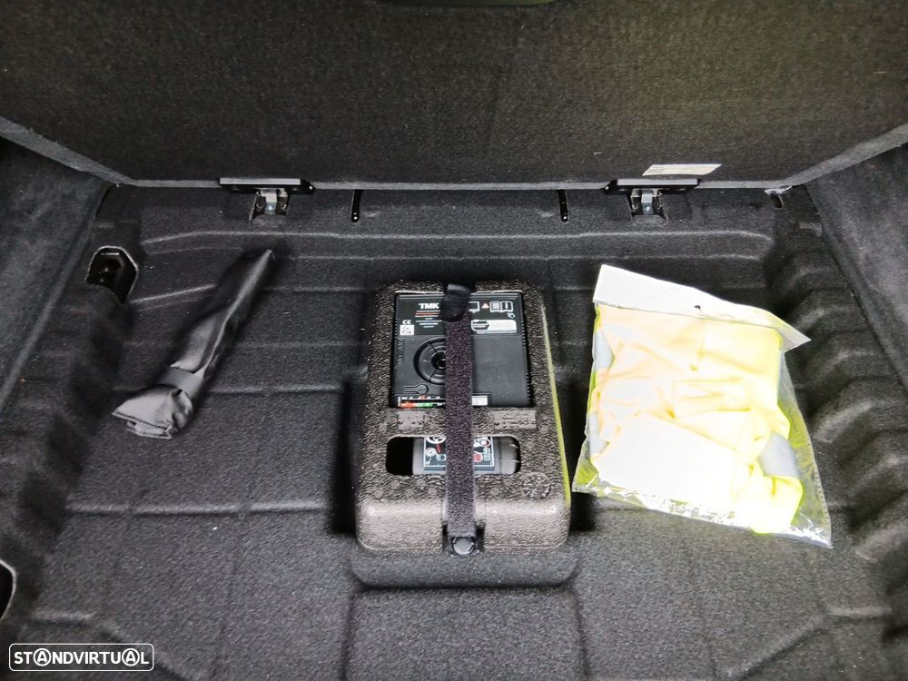 BMW 320 d Touring Pack Desportivo M Auto - 26