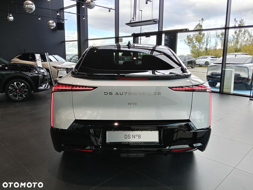 DS Automobiles N°8 2025