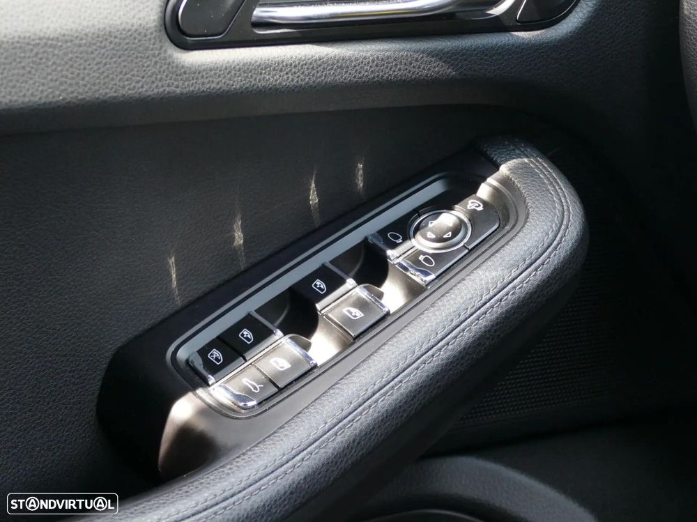Porsche Macan S - 40