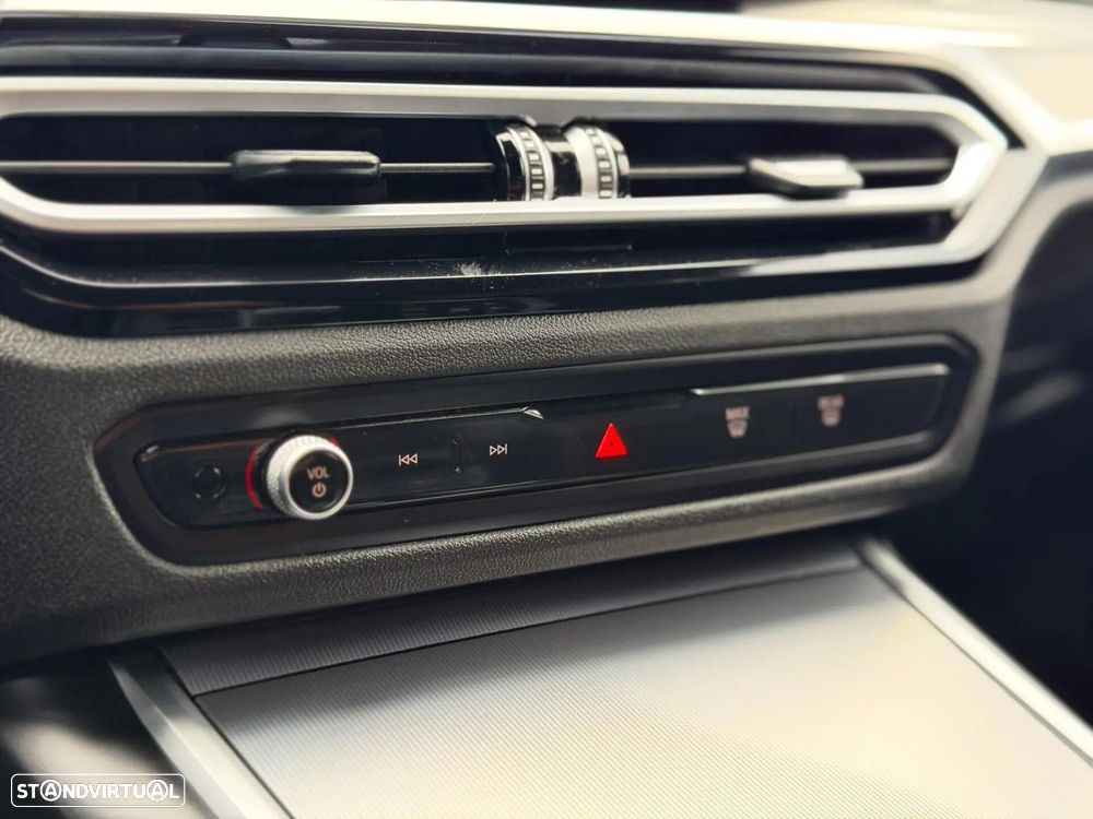 BMW 320 d Pack Desportivo M Auto - 30