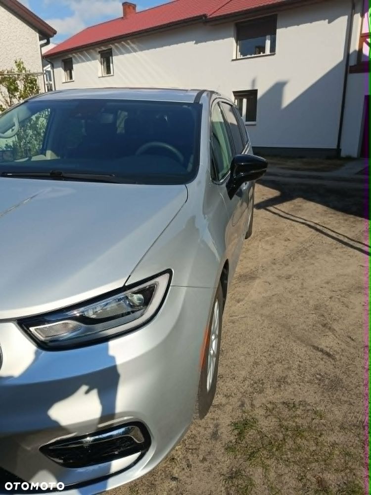 Chrysler Pacifica - 4