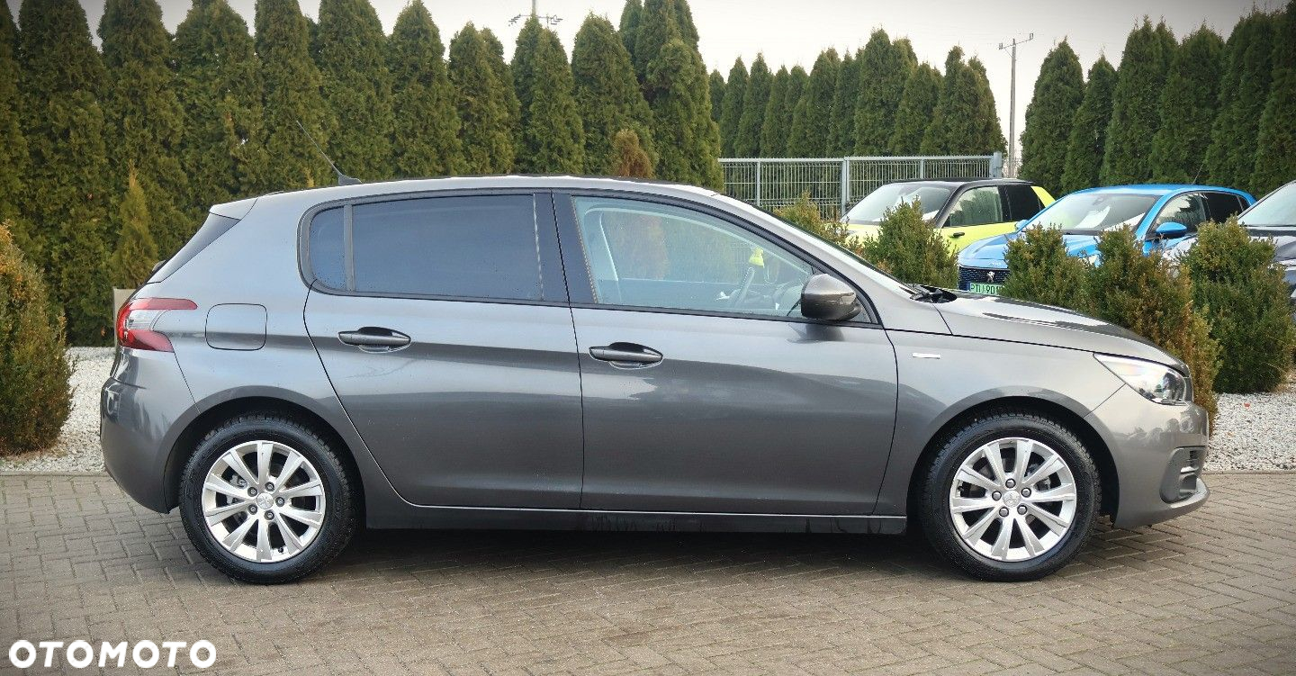 Peugeot 308 - 8