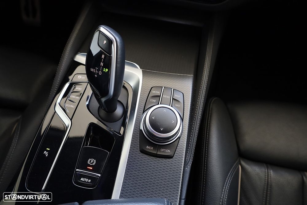 BMW 520 d Pack Desportivo M Auto - 19