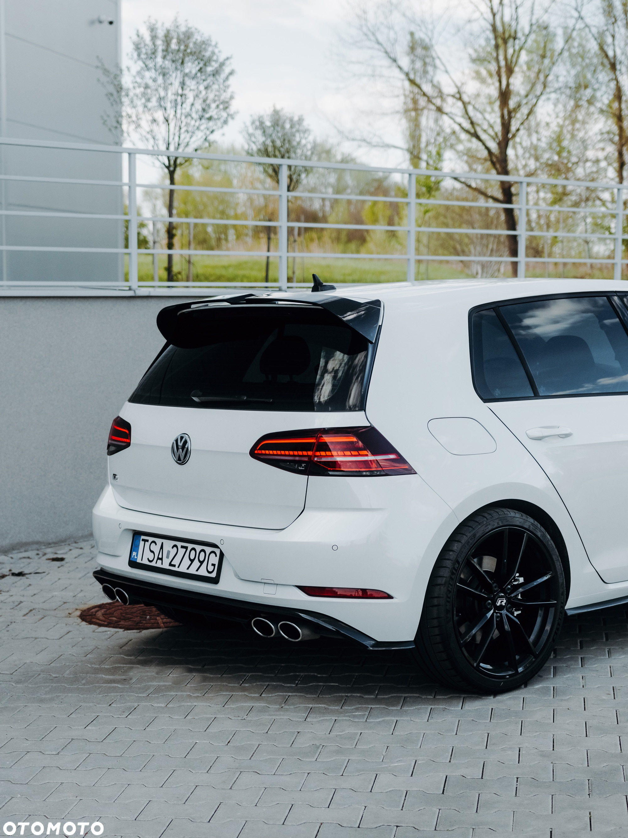 Volkswagen Golf R 4Motion (BlueMotion Technology) DSG - 12