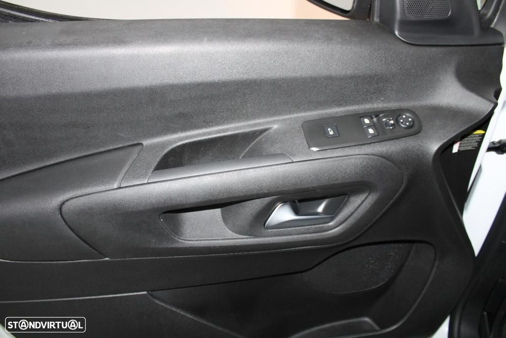 Opel Combo 54kWh Tam M 136cv - 11