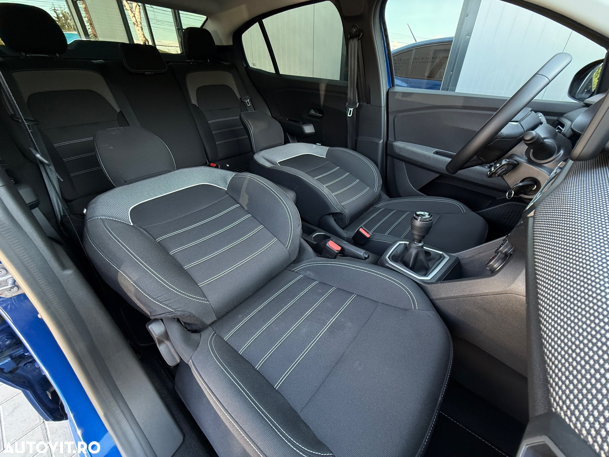Dacia Logan TCe 90 MT6 Prestige - 27