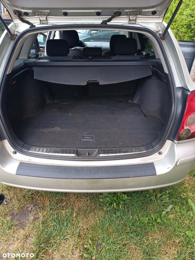 Toyota Avensis - 8