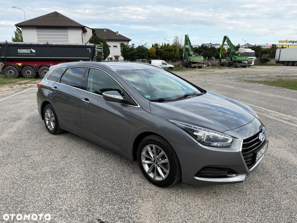 Hyundai i40 Kombi blue 1.6 Family+ - 10