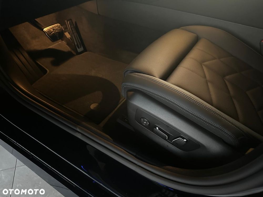 BMW Seria 5 540d xDrive mHEV - 18