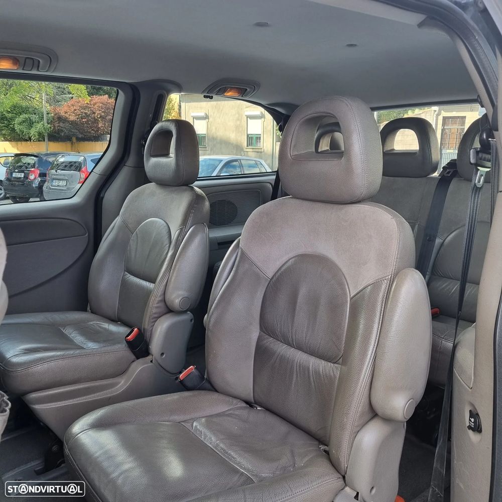Chrysler Grand Voyager 2.5 CRD LX - 23