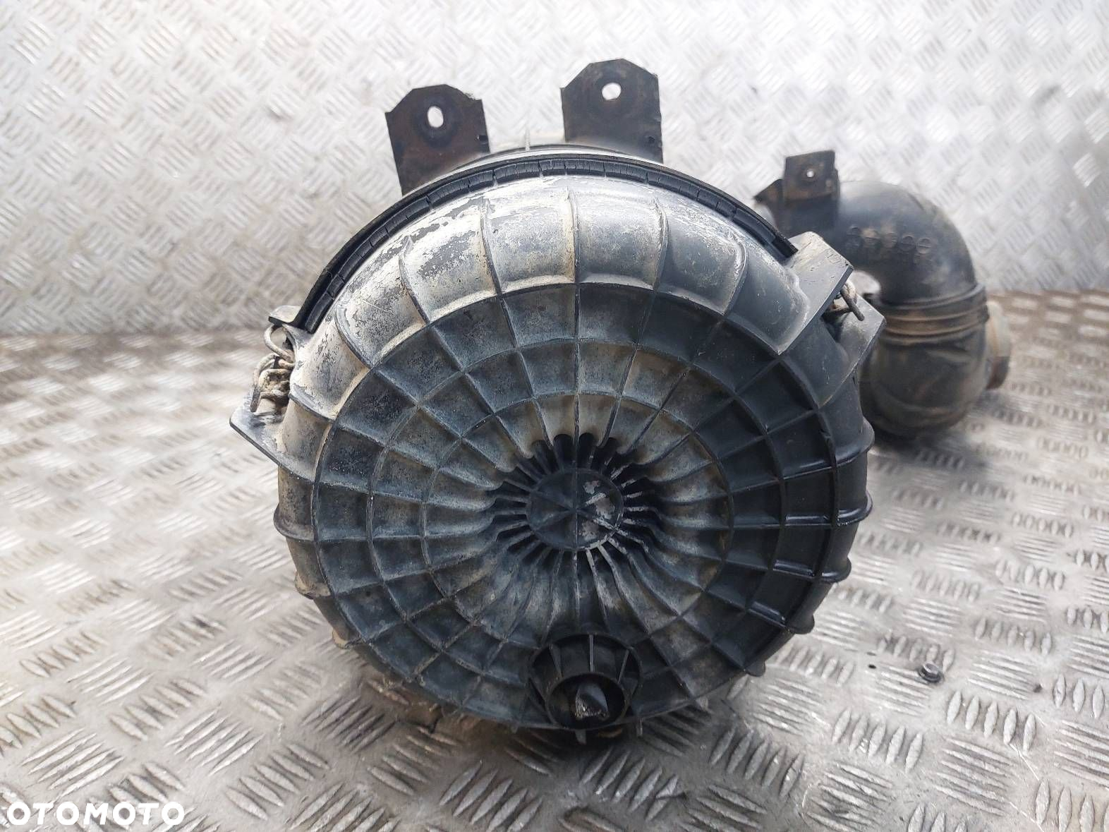OBUDOWA FILTRA POWIETRZA + RURA DOLOT KIA BONGO K2700 II LIFT 2.7 D - 2