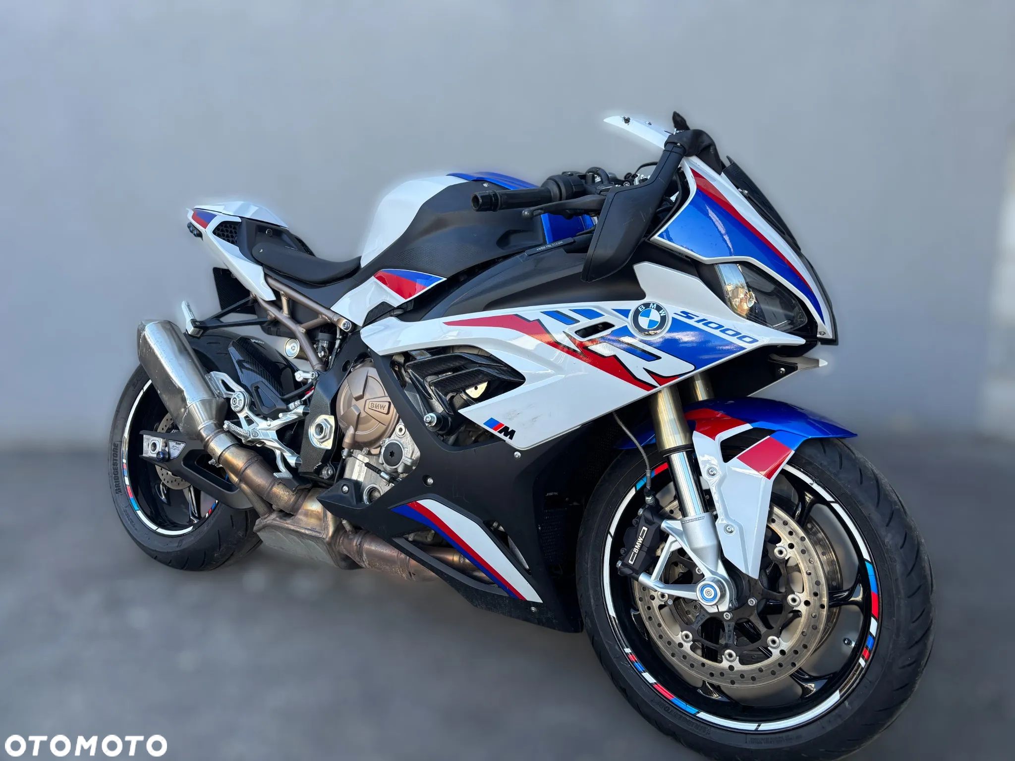 BMW S - 1
