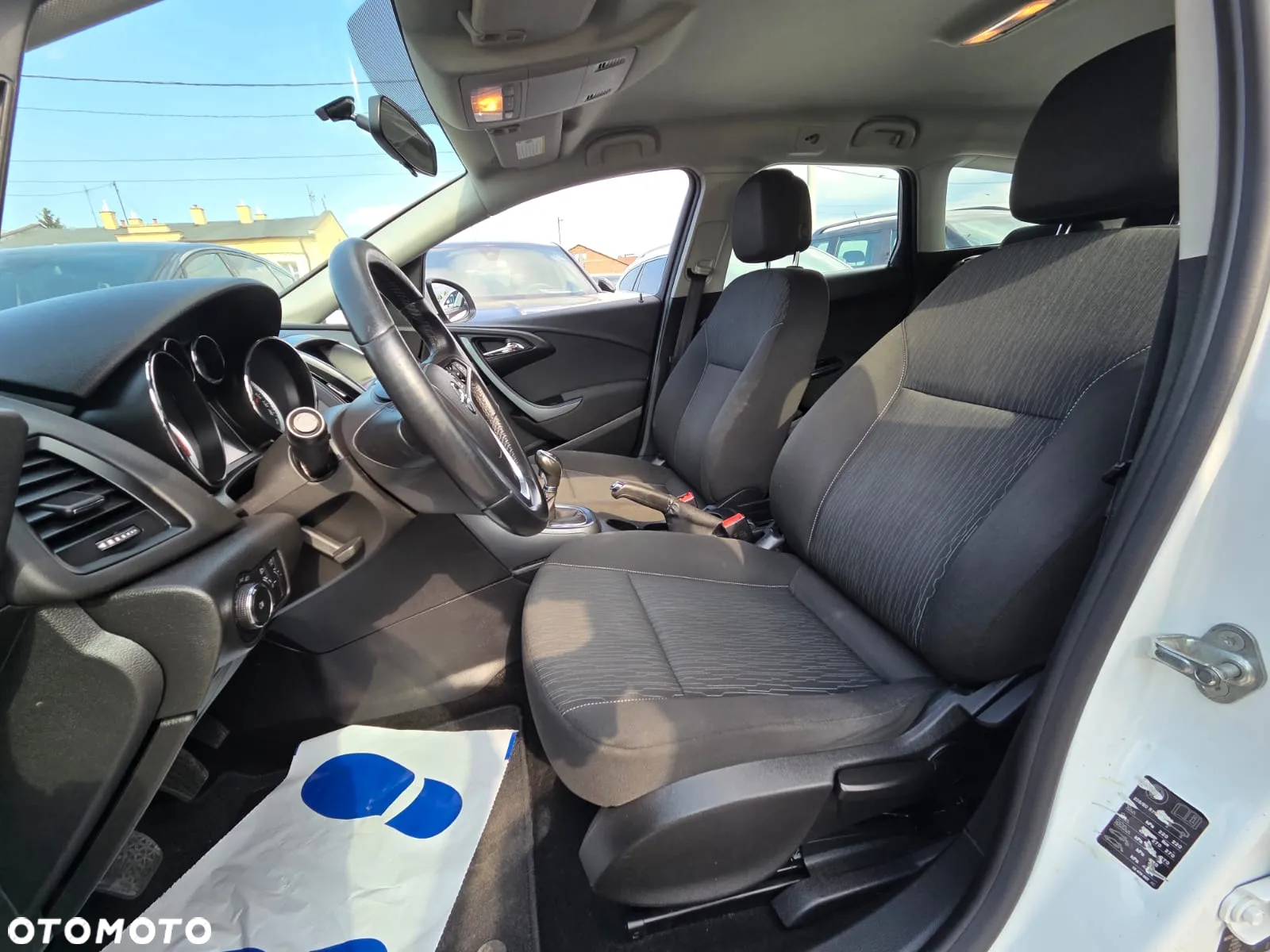 Opel Astra 1.6 Sports Tourer Design Edition - 28