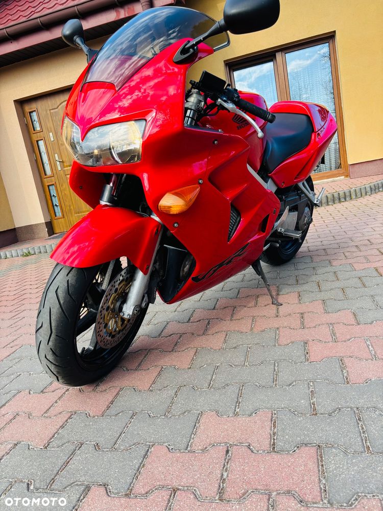 Honda VFR - 2