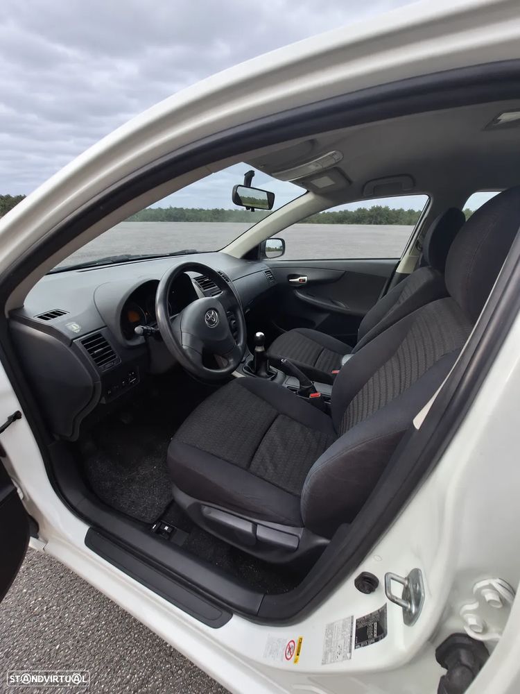 Toyota Corolla 1.4 D-4D Premium Plus - 9