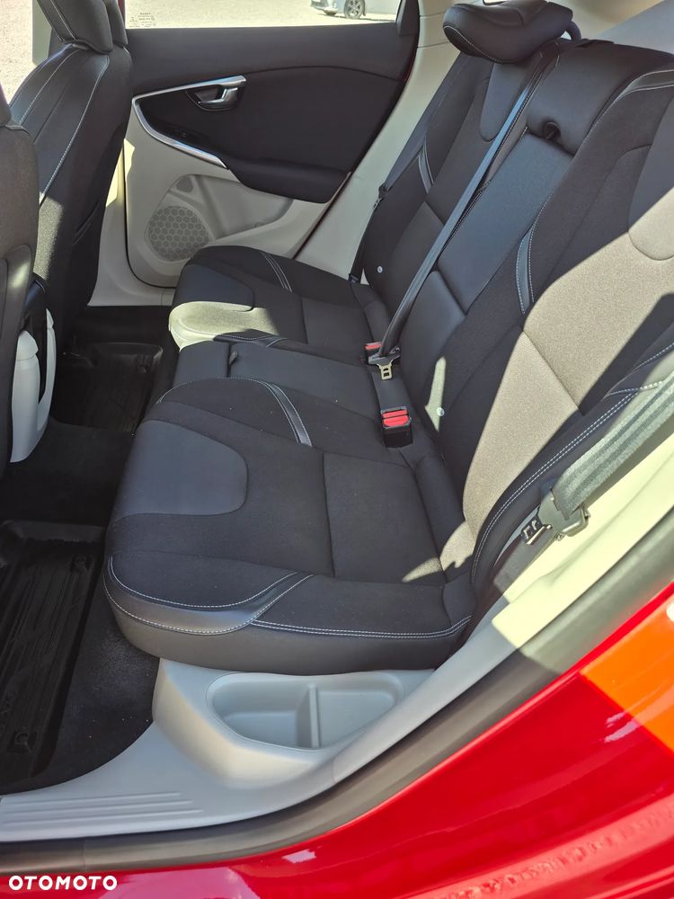 Volvo V40 T2 Drive-E Momentum - 20