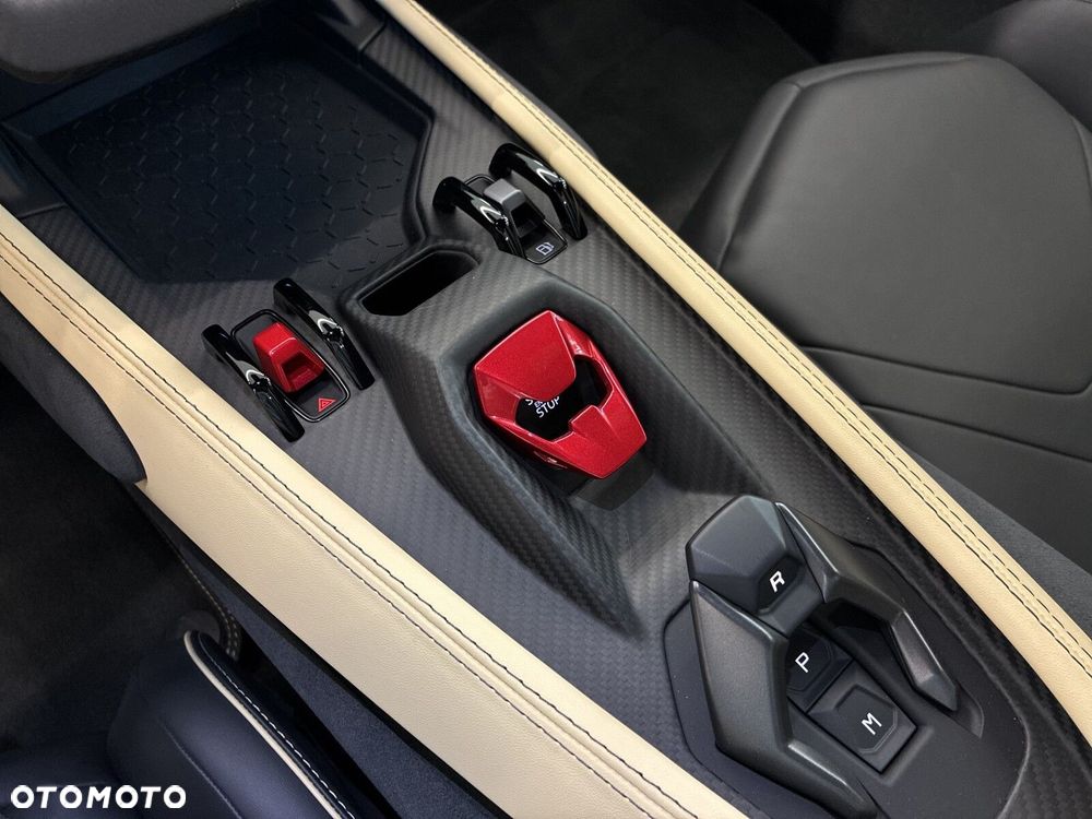 Lamborghini Revuelto - 16