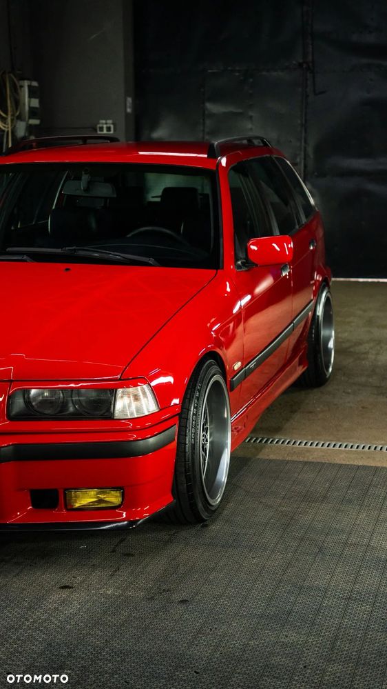 BMW Seria 3 323i - 3