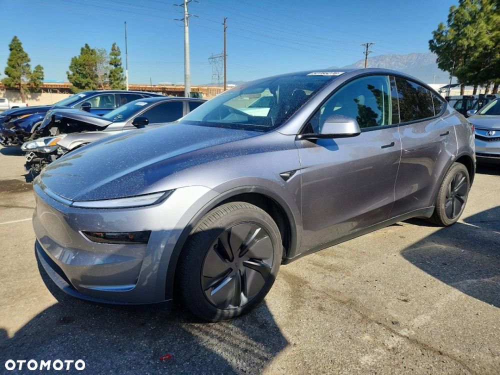 Tesla Model Y - 2