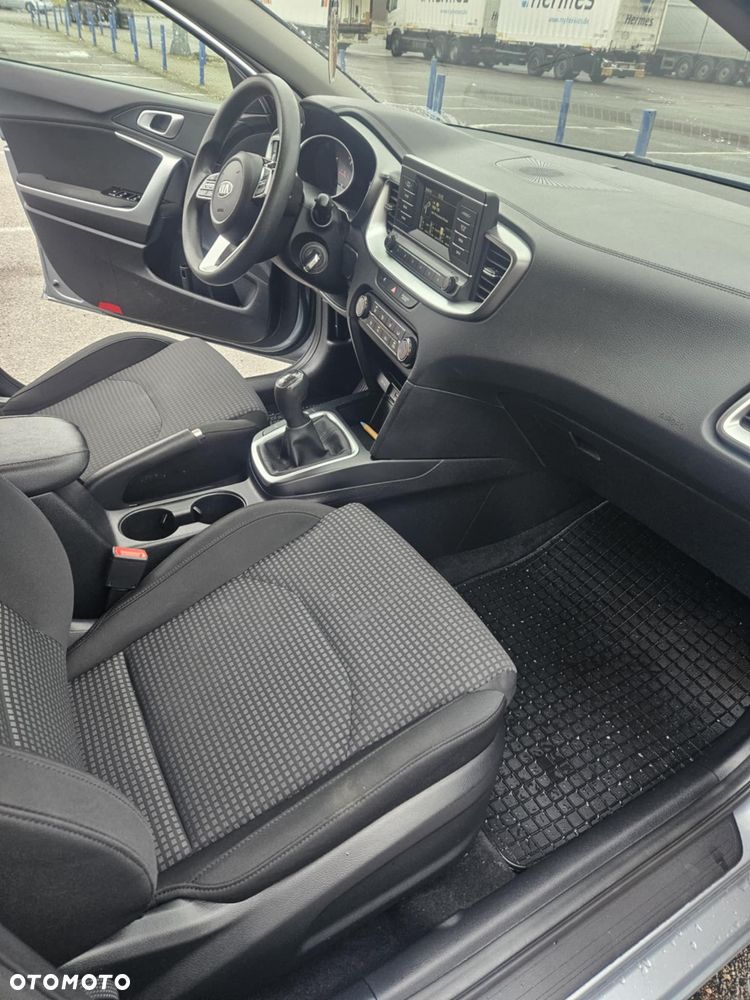 Kia Ceed 1.6 CRDi SCR M - 6