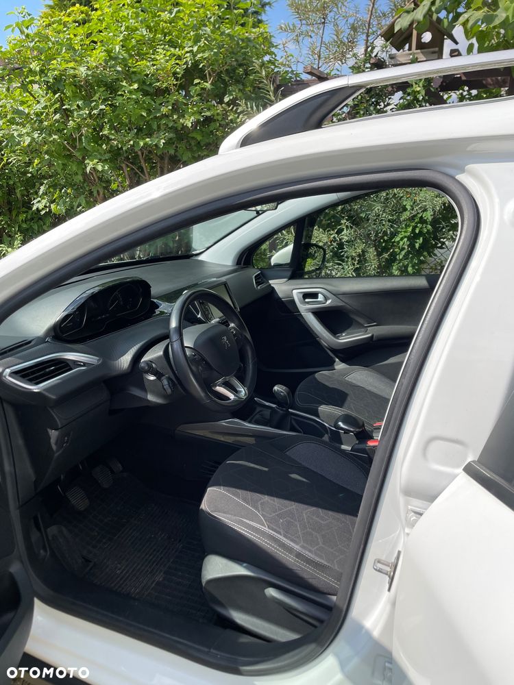 Peugeot 2008 1.2 Pure Tech Active - 12