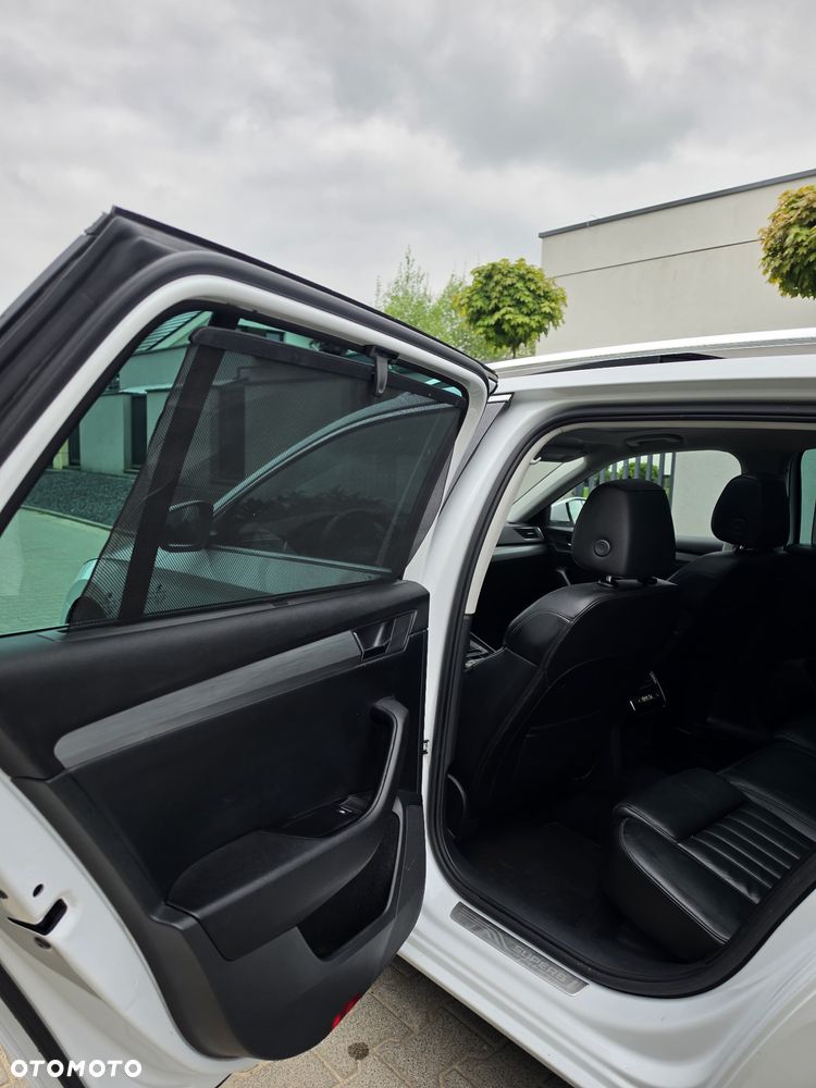 Skoda Superb 2.0 TDI Sportline - 22