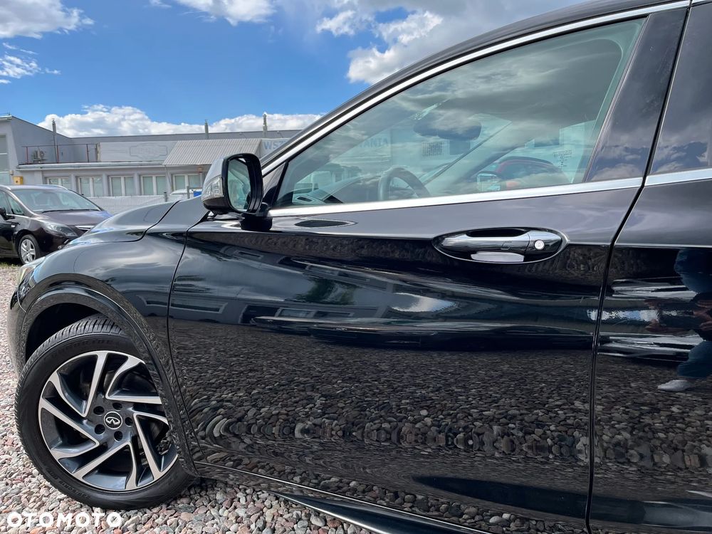 Infiniti Q30 - 17