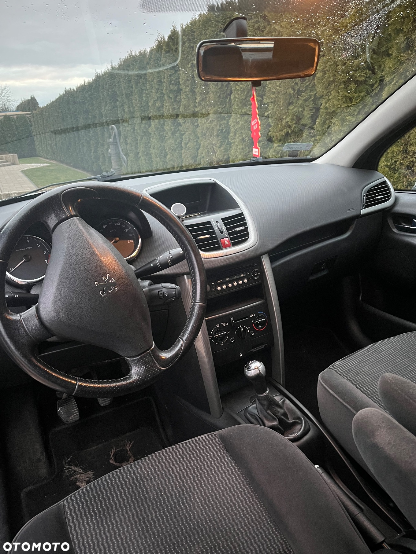 Peugeot 207 - 12