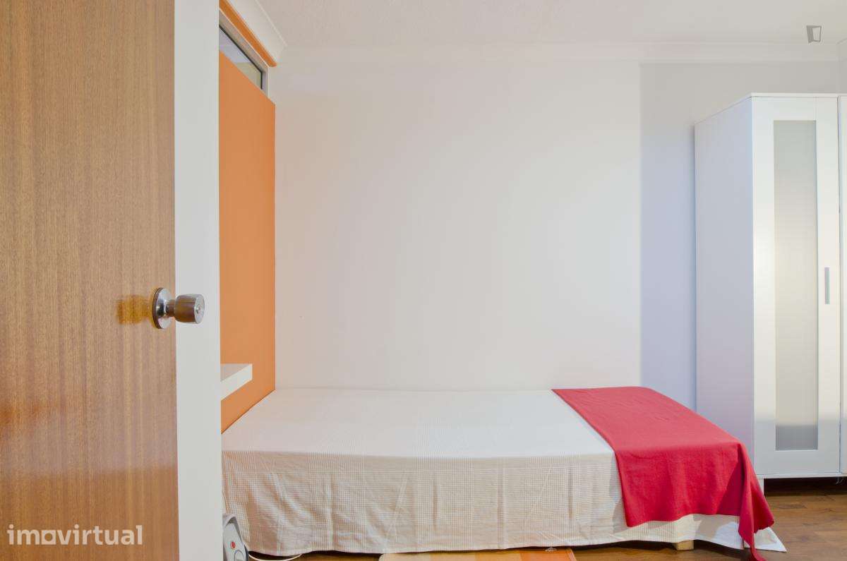 Quarto - localizado em Anjos Lisbon - Grande imagem: 2/26